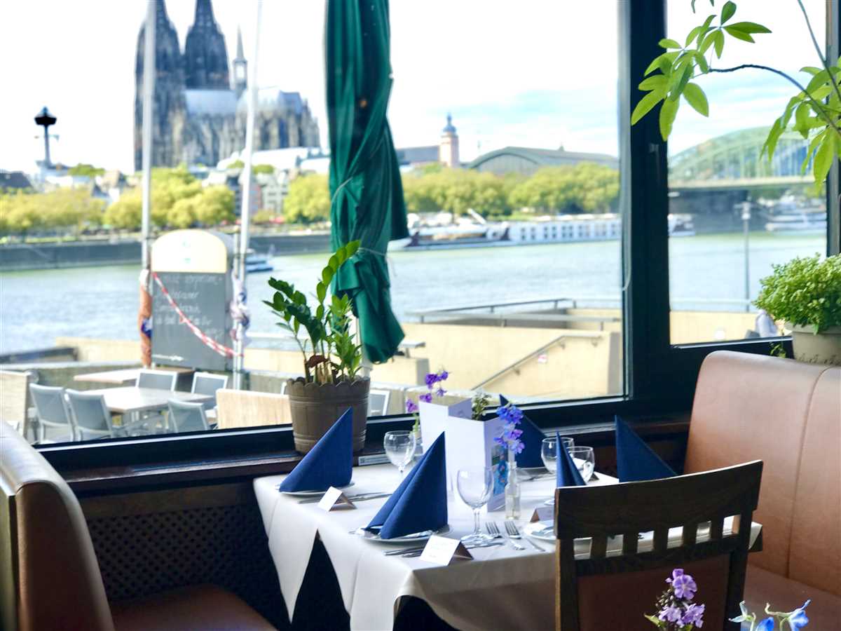 Restaurant Oasis gedeckter Tisch innen