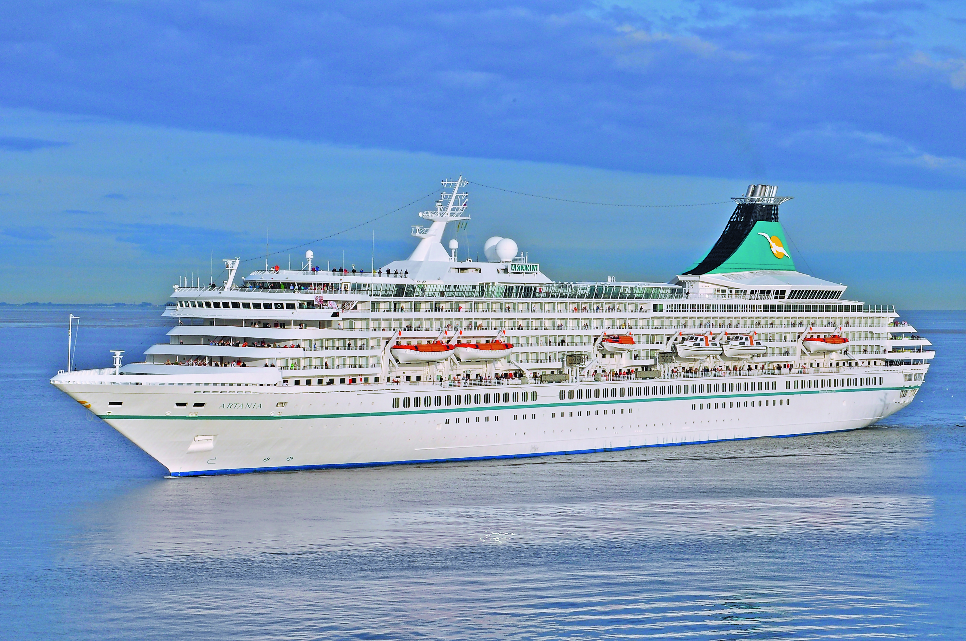 MS ARTANIA von aussen